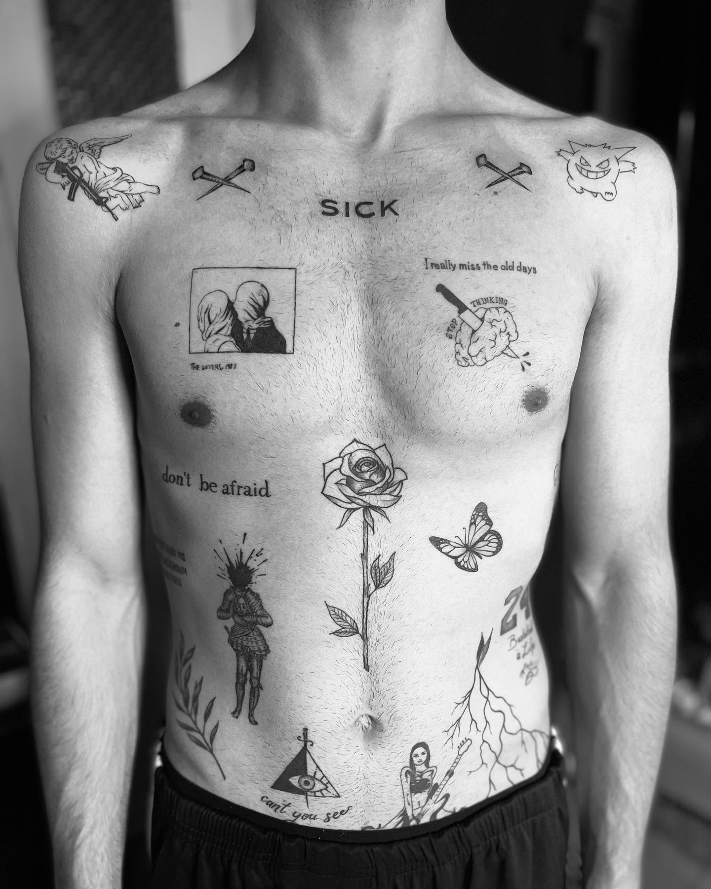 Horoz Tattoo tarafından uygulanan kişisel küçük dövmelerden oluşan çalışma
