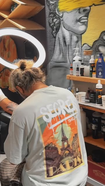 Horoz Tattoo stüdyosunda uygulama anı